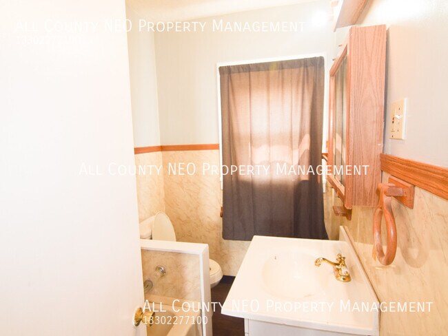 Building Photo - 1241 Bedford Ave SW