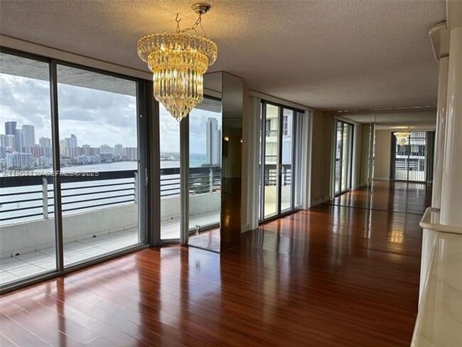 Building Photo - 19101 NE 36th Pl