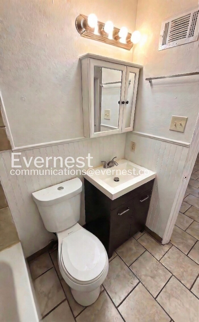 Building Photo - 9717 Dennis Dr