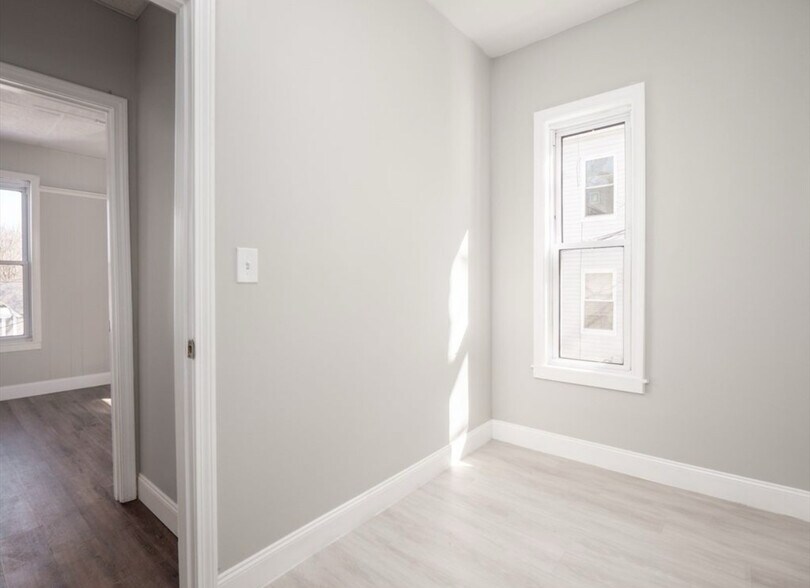 Building Photo - 95 Green Hill Pky