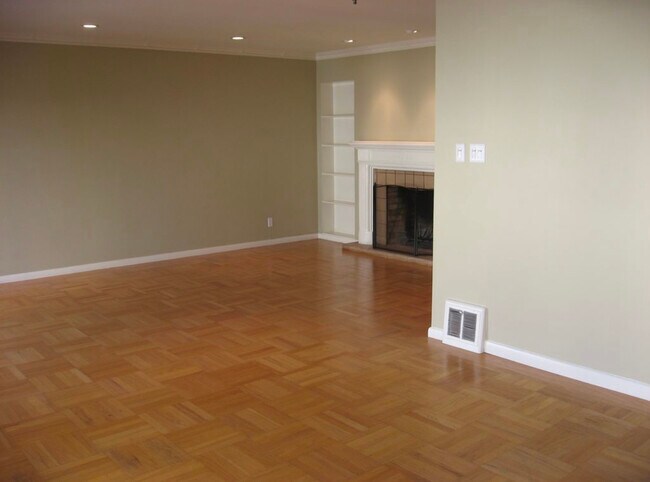Spacious, open concept living/dining area with fireplace - 2144 Franklin St