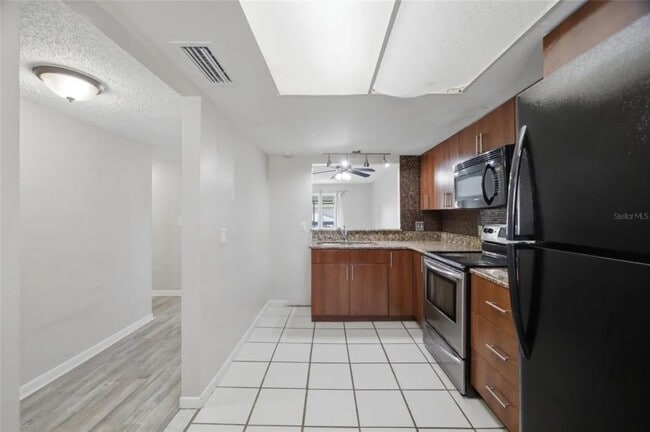Building Photo - 6336 Newtown Cir