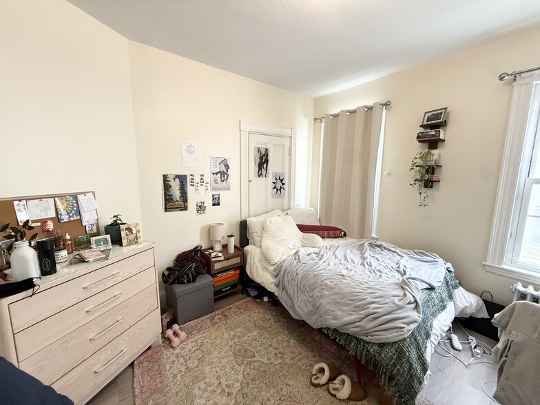 Building Photo - 55 Hillside St