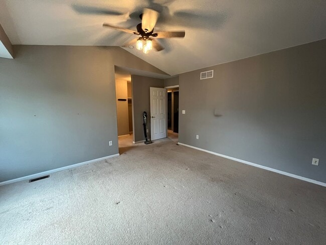 Building Photo - South Longmont Townhome with Attached Garage & Private Patio