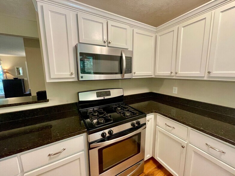 Building Photo - Super cute One Level Home in Auburn