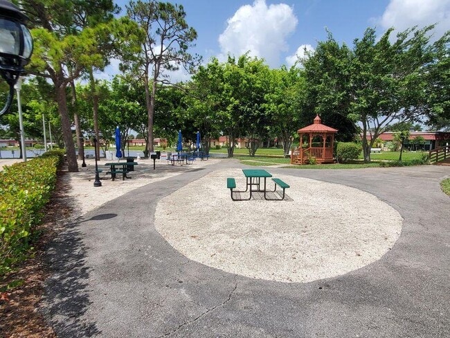 Building Photo - 697 Marlboro Oval