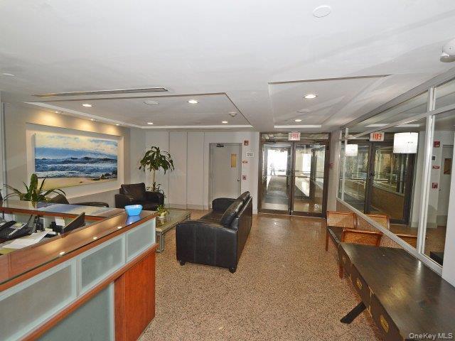 Building Photo - 360 Shore Rd