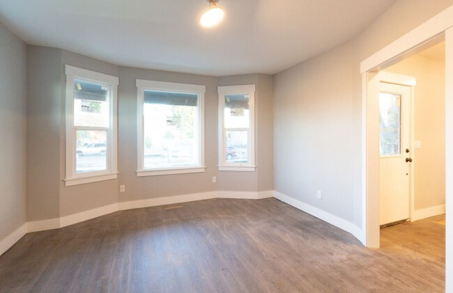 Building Photo - Charming Fully Renovated Home in the Heart of Southeast Portland