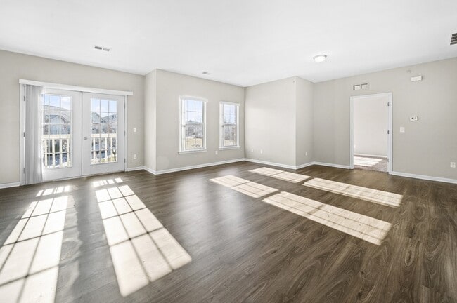 Building Photo - Towne Center Flats - 14176 Webster Dr.