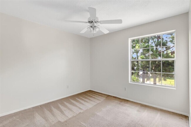Building Photo - 9834 Bobolink Dr
