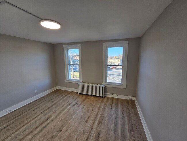 Building Photo - 3 Bedroom Apartment - Kingston, NY