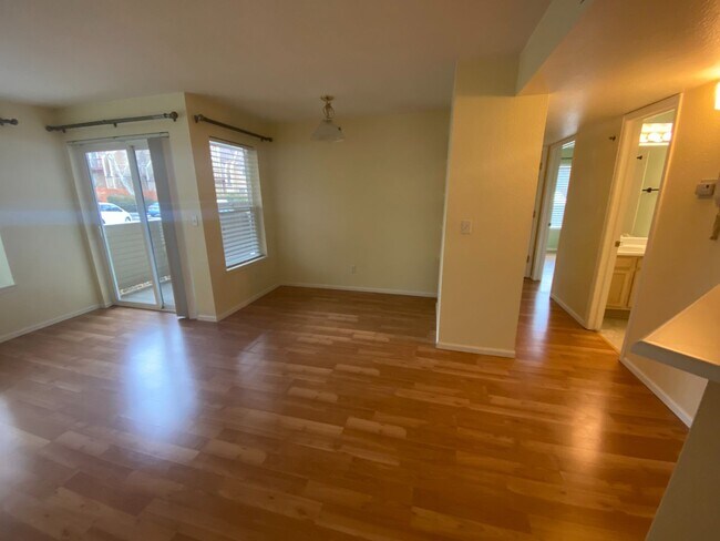 Building Photo - GREAT LOCATION 2 Bed 2 Bath Condo in Hunter's Ridge-Available May 5th