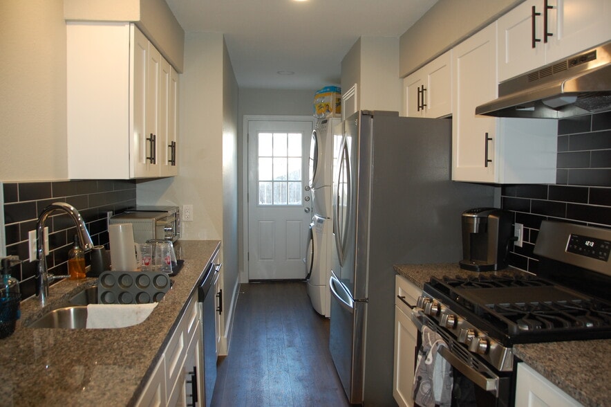 kitchen - 602 Peterson St