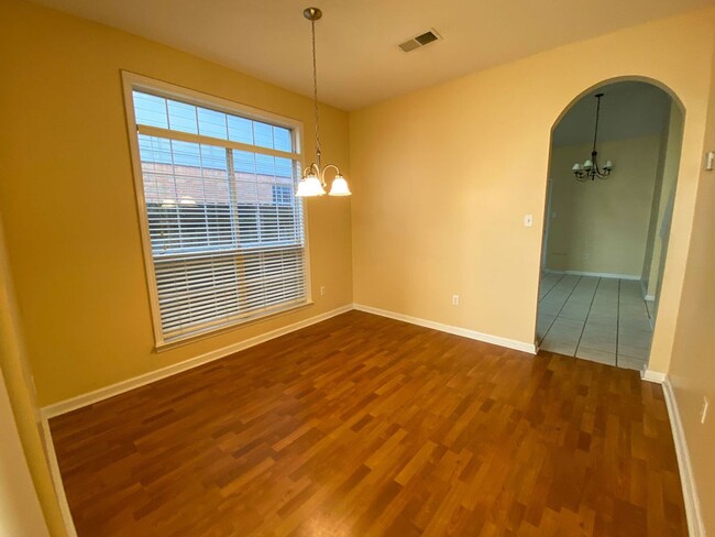 Building Photo - 3 bed, 2.5 bath in Cordova near Trinity an...