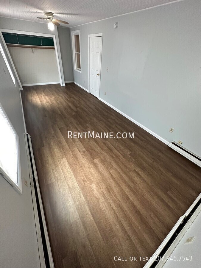 Building Photo - 203 Center St