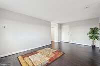 Building Photo - 1300 S Arlington Ridge Rd