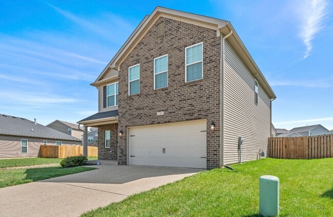 Building Photo - 4-Bedroom with Fenced Yard