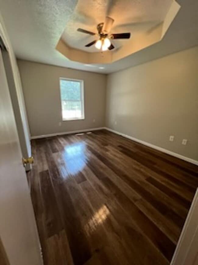 Building Photo - 3 Bed 2 Bath 2 Car Garage plus Bonus Room Available July 31, 2023