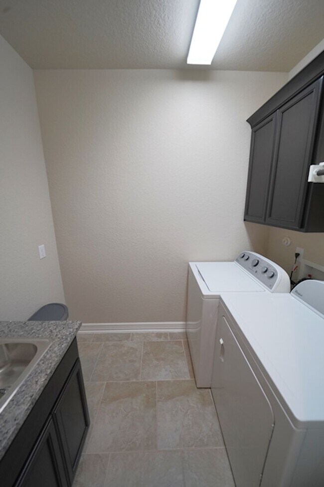 Building Photo - Wonderful Buffalo Crossing Rental in Cibol...