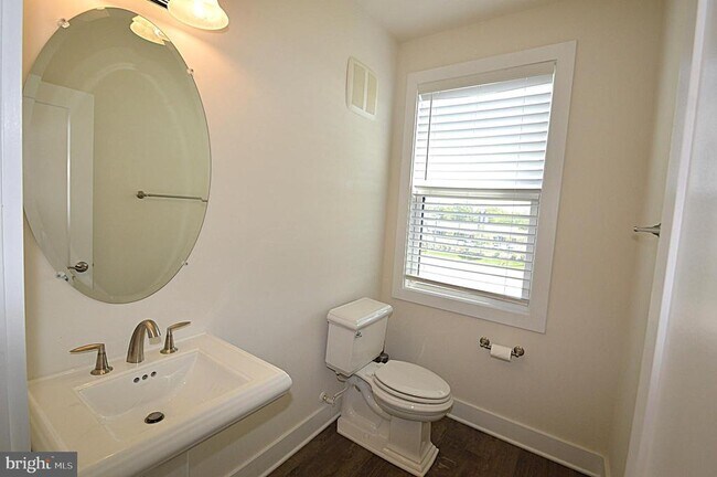 Building Photo - 44840 Tiverton Sq