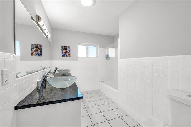Building Photo - 2812 NE 27th St