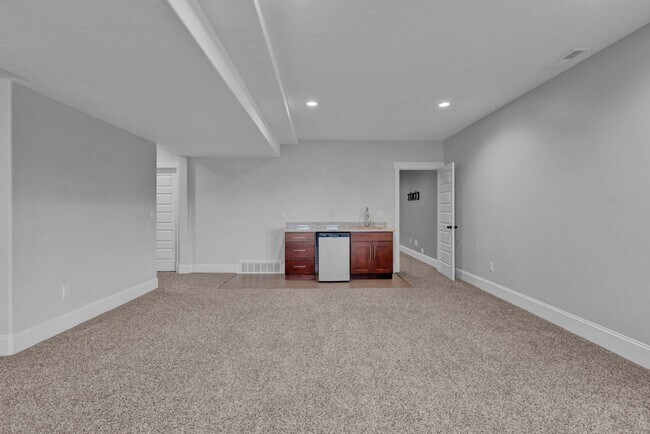 Building Photo - Luxury North Salt Lake Home with Mountain Views, Office & Fully Fenced Yard