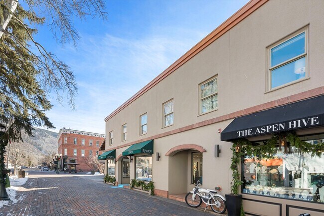 Building Photo - 447 E Cooper Ave