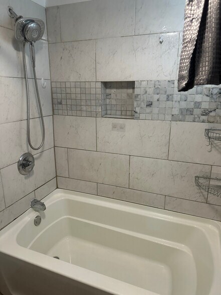 Building Photo - 225 Main St