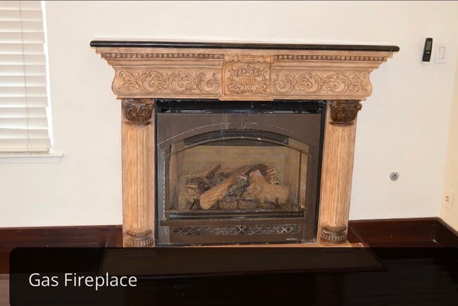 Building Photo - 1016 E Quincy Ave