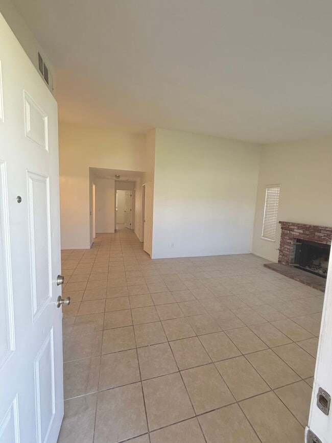 Building Photo - Single-Story Home Near March Air Force Base for Rent