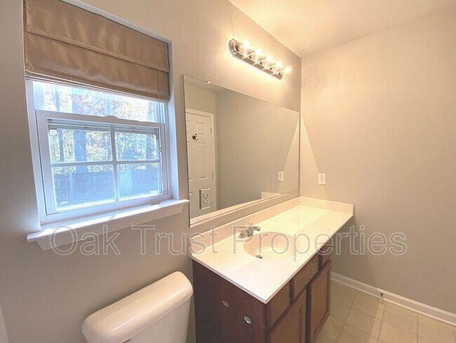 Building Photo - 237 Border Rd