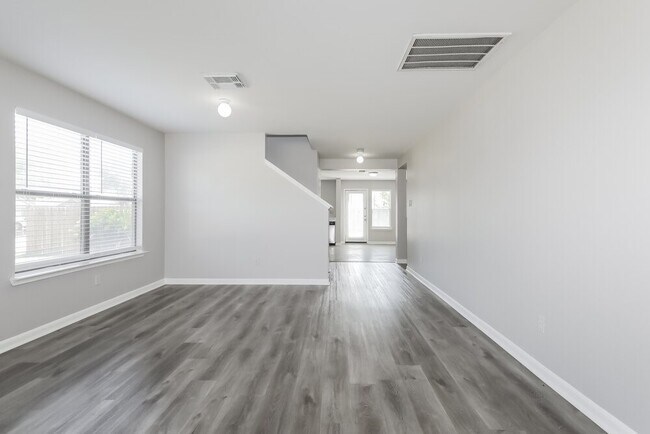 Building Photo - 15111 Western Skies Dr