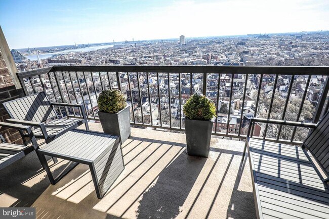 Building Photo - 241 S 6th St