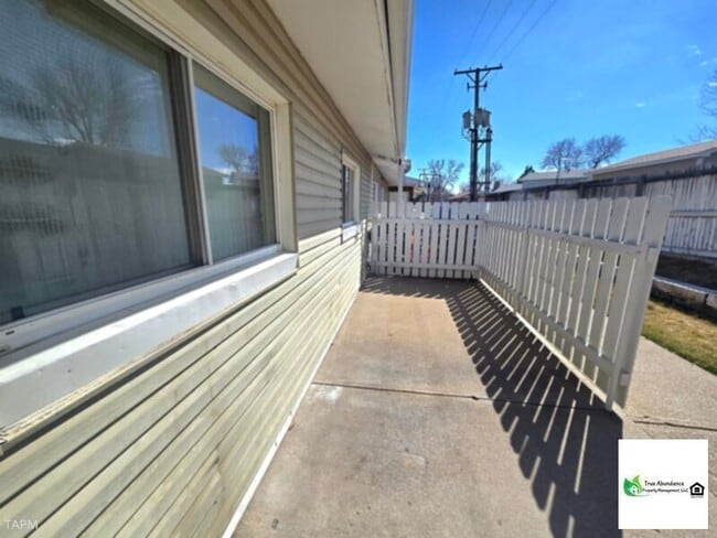 Building Photo - Charming Two Bedroom apt in Windsor CO!