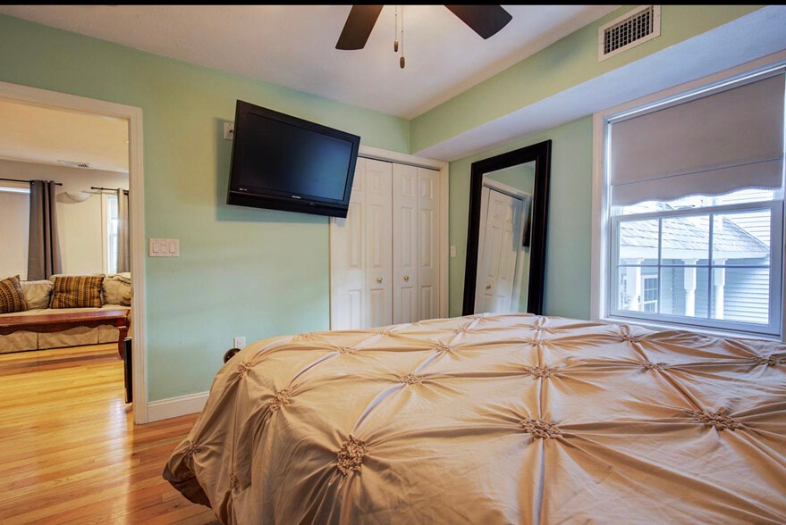 Master bedroom - 18 Lake Shore Dr