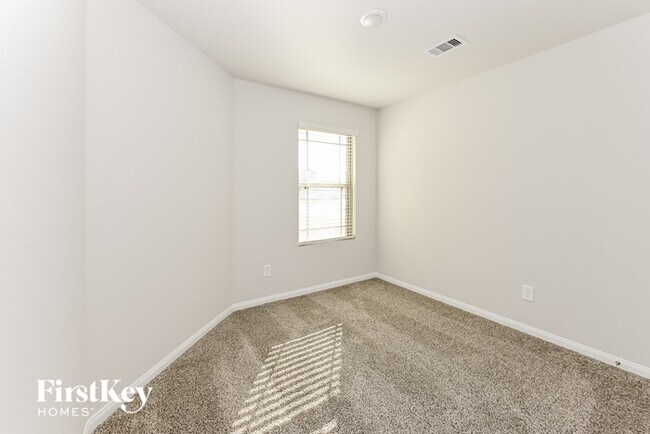 Building Photo - 25609 Roy Rogers Rd
