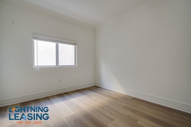 Building Photo - 10641 Woodbridge St