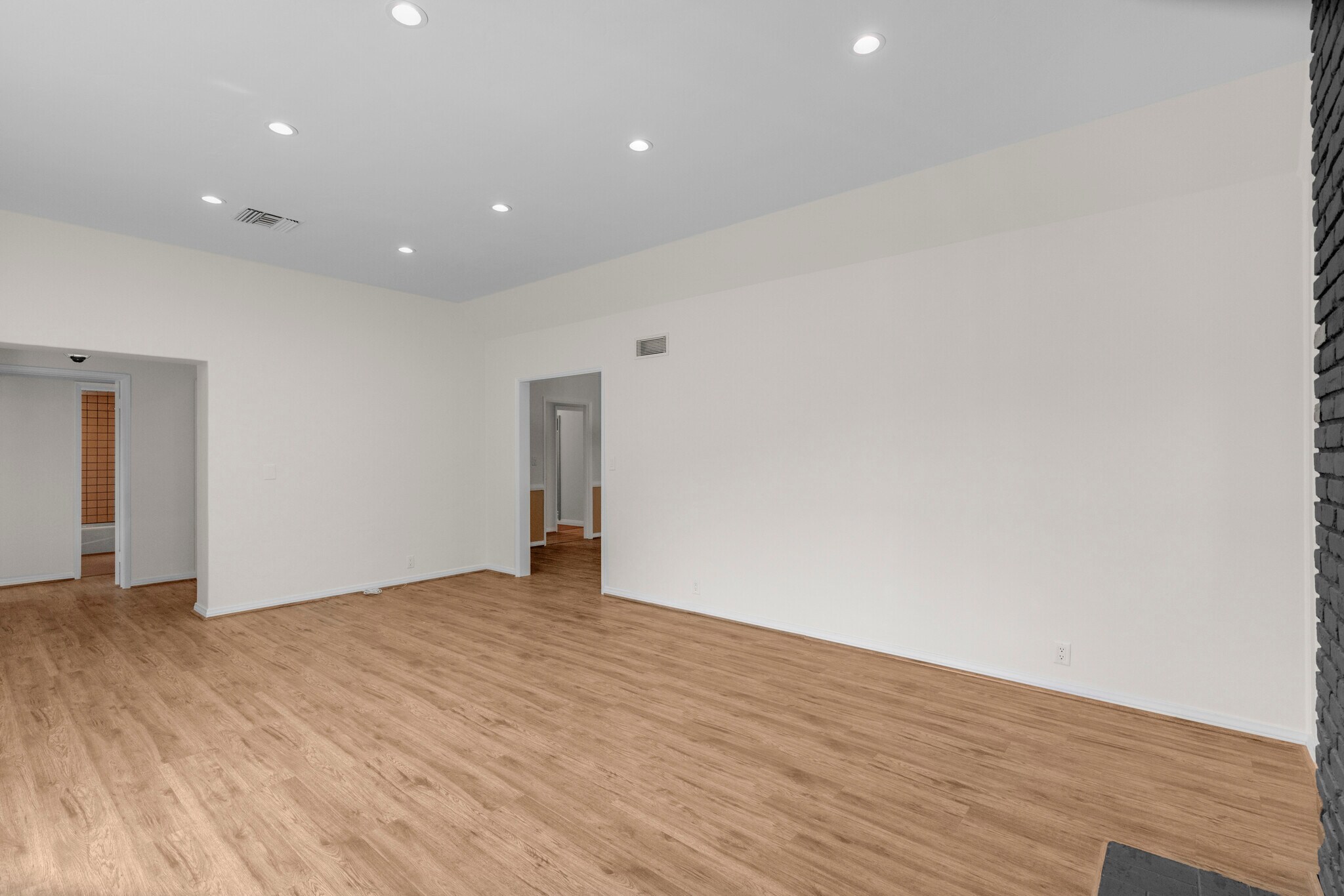 Building Photo - 2151 N Altadena Dr
