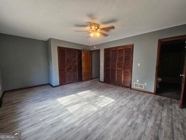 Building Photo - 96 Glencrest Dr