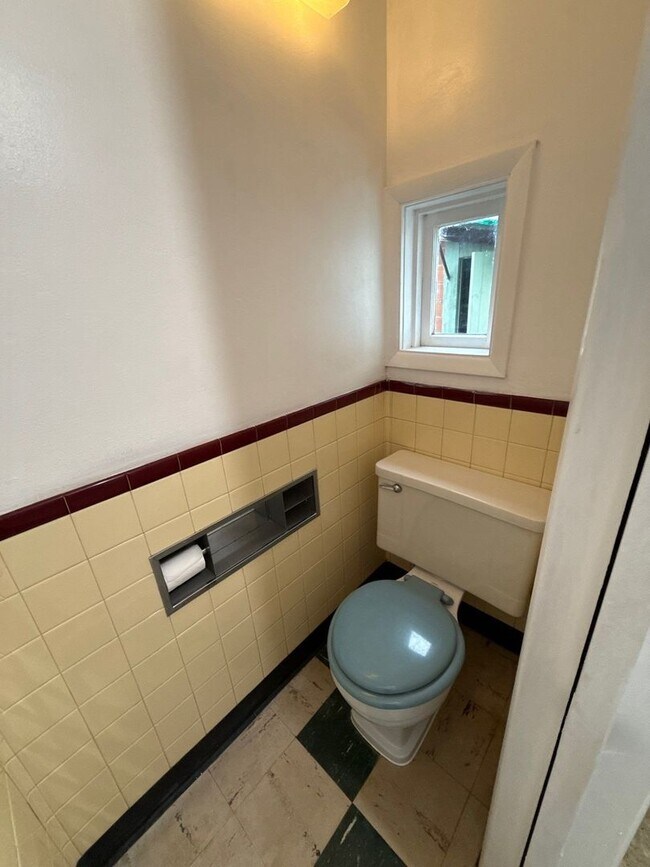 Building Photo - 1947 Marion St SE