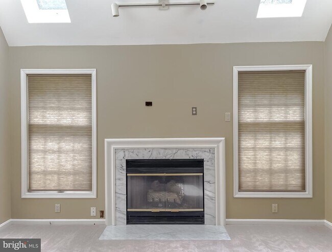 Building Photo - 48170 Livonia Cir