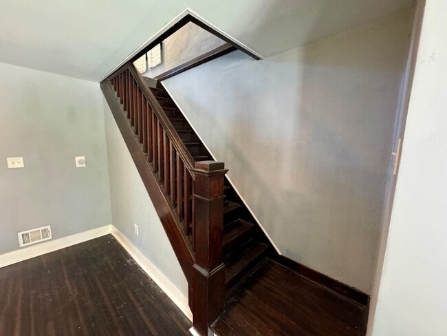Building Photo - Open Concept 3 Bed 1.5 Bath in Swissville!