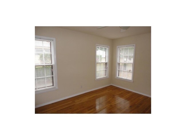 Building Photo - 219 Merritt St