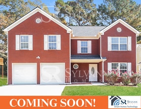 Building Photo - Your dream home awaits