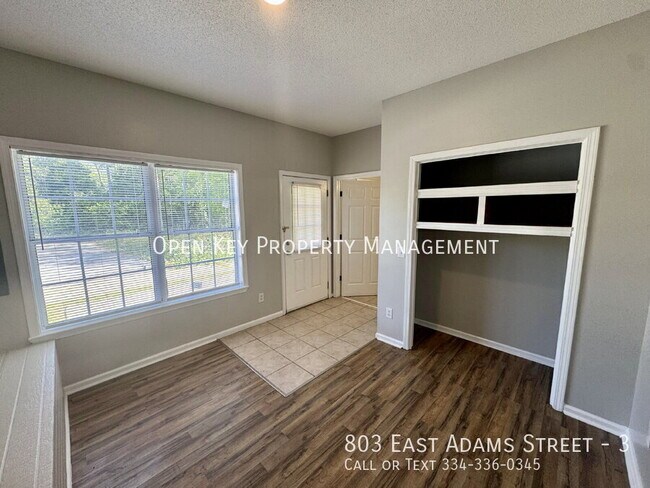 Building Photo - 803 E Adams St