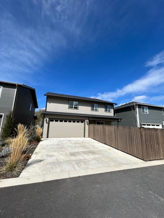 Building Photo - 20211 Glen Vista Rd