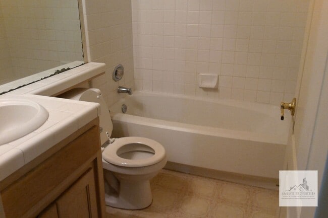 Building Photo - Beautiful Woodward Lake home on a large corner lot.