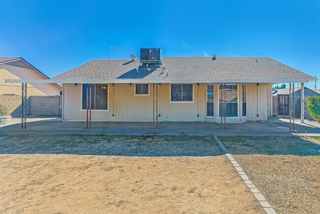 Building Photo - 1230 N Fraser Dr