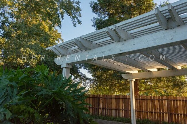 Building Photo - 1224 Crossroads Dr