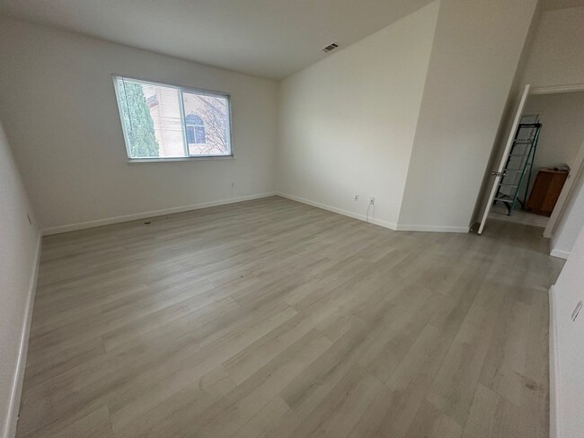 Building Photo - Spacious 4-Bedroom Home in Ardenwood – Gre...